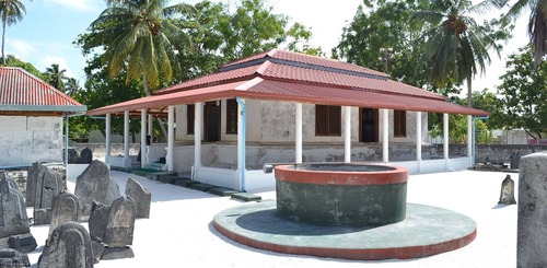 Aasaari Miskiy (Old Friday Mosque) — coral stone mosque, F. Nilandhoo