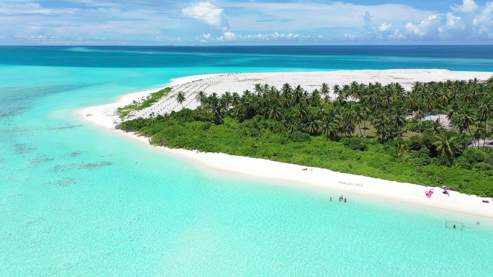 Beach view in F. Nilandhoo